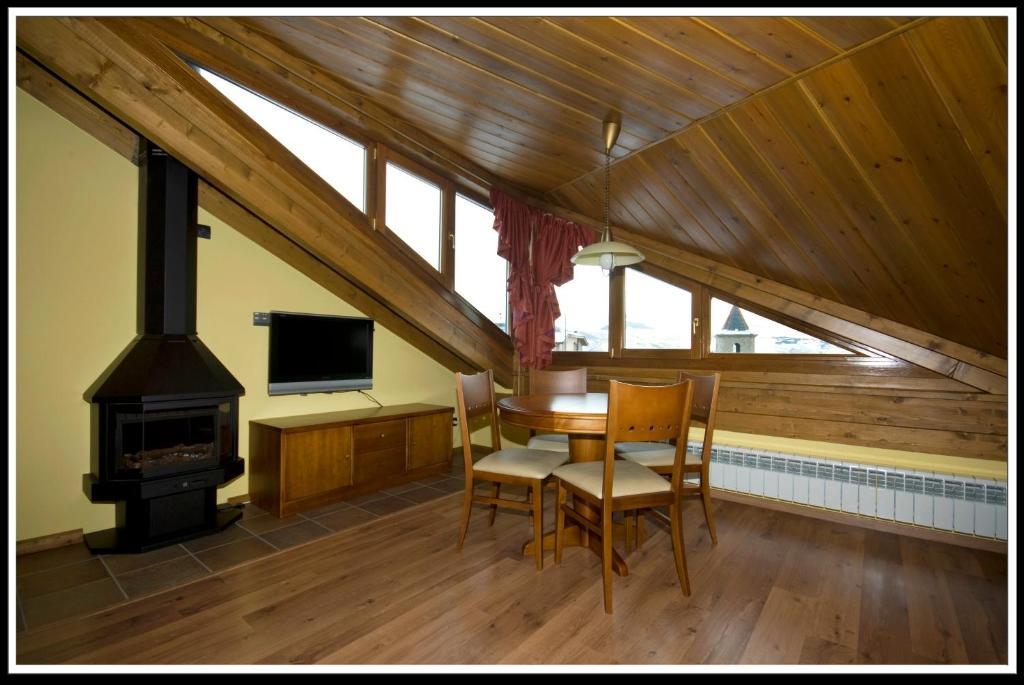 Hotel Roca Alp Bilik gambar